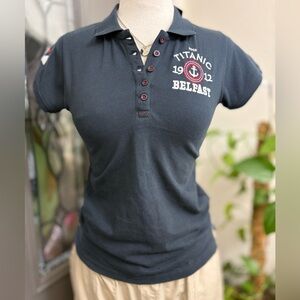 NWT Navy Titanic Crest Embroidered/Patch Short Sleeve Women’s Polo | Size S
